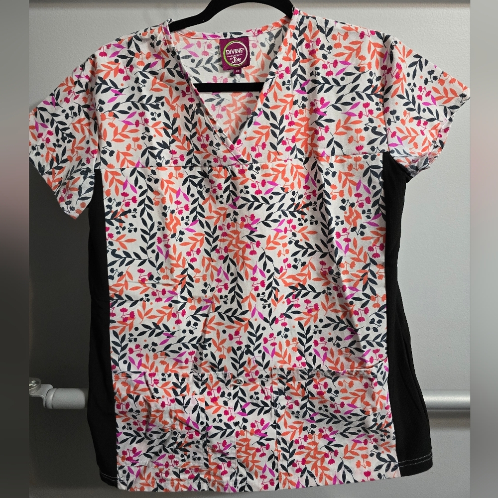 Women's Multicolor Leaf Print Scrub Top